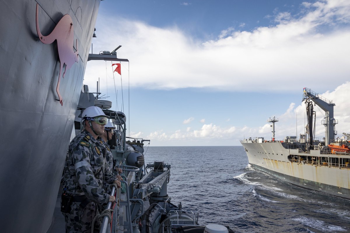 Replenished & ready to go 🇦🇺⛽🇺🇸

#HMASAnzac conducts a replenishment at sea with @USNavy's #USNSTippecanoe during #IndoPacificEndeavour21. 

📸: LSIS Leo Baumgartner @MSCSealift @INDOPACOM @US7thFleet #AusNavy