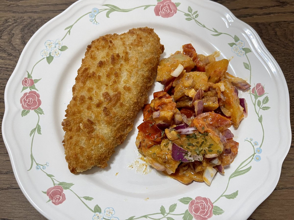 norlinkarim's tweet photo. Today’s lunch - roasted potato salad w/ bbq dressing &amp; breaded cod. Hope #WAPmembers are eating well too. #VirtualLunchDate @Btsarmymom_SG @_mahitabel @KookieBae26 @MamaArmy12619 @MyMagicShop97 @neferteedi @KeiMagicShop @Cynthia134340 @TannieFan https://t.co/ZSn1HunHUn