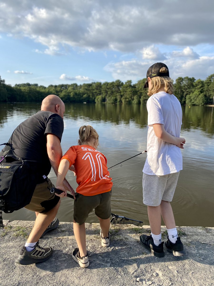 fishingfamilyuk's tweet photo. Enjoying getting the light lure gear out more often! 
#takeyourkidsfishing #makeitfun

#fishing #angler #angling #blackroot #suttonpark #perch #perchfishinguk #perchfishers #perchfishing #baars #baarsvissen #fishinglife #lrf #microjig  #fishingfamily #fishingkids #getfishing https://t.co/xmHCvf6kTc