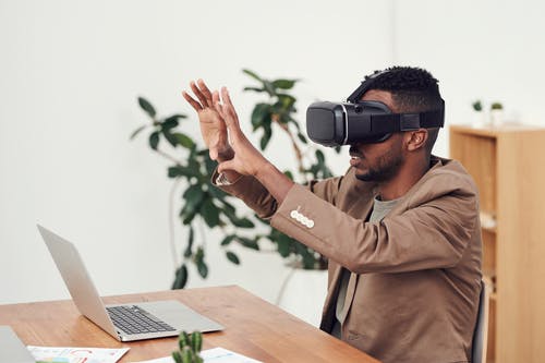 gavinmorrisO2's tweet image. Interesting article on what’s just around the corner…
What's the latest thinking on augmented reality (AR)? Check out this article from Entrepreneur on how businesses can use AR to improve their customer experience in today's w... so-share.net/c/sK-aOpI9RZCH…