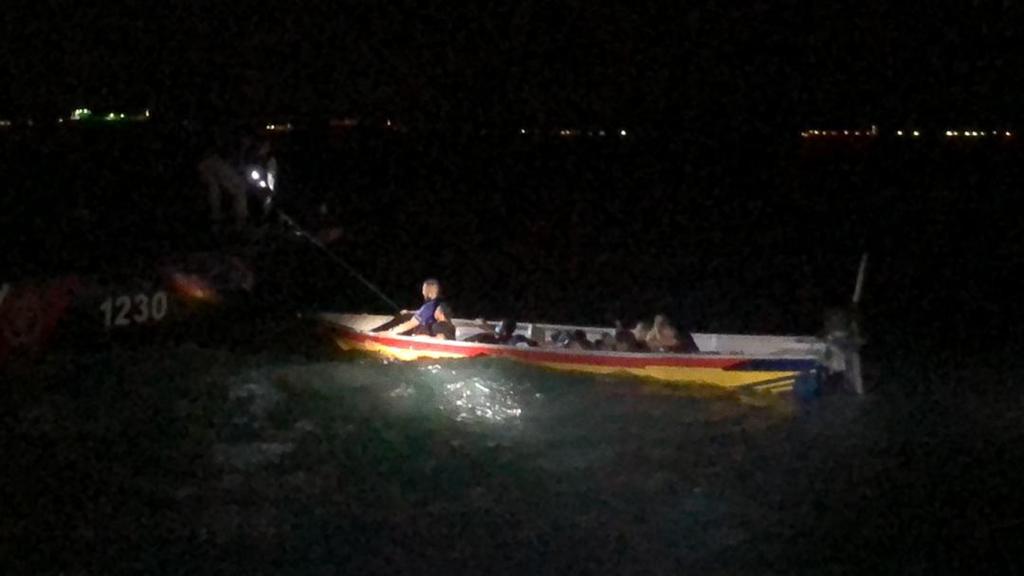 KD_GANYANG_3504's tweet photo. 08 Sep - TLDM Tahan PATI
KD GANYANG, Bot Tempur Laju 1123 serta Bot Pemintas RHIB TLDM Santi in Action!!!
#Kebanggaan
#Navypeople
#Frontliner
#WeAreOne
#Fleet1
#AlwaysNo1 https://t.co/KVwEKHTUEO https://t.co/fZx0D8HPPA