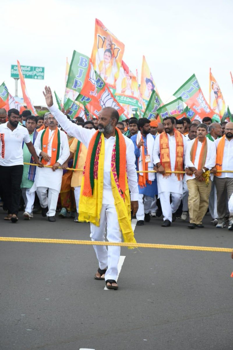 ParashuramBJP's tweet photo. #ప్రణామం #ప్రణామం…
#ప్రభాతసూర్యుడి కి #ప్రణామం…
#మనుష్యులందు నీ కధ... #మహర్షి లాగ సాగదా... 🙏🙏🙏
@BJP4Telangana @bandisanjay_bjp @BJPITCellTS @Sagar4BJP @iksindhureddy @jayasri_bjp https://t.co/eyD1pGkoqi