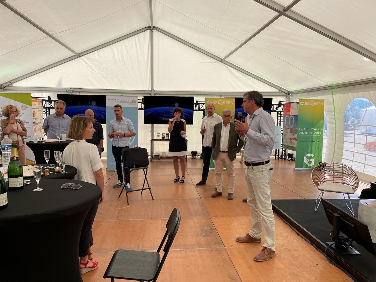 estel_numerique's tweet photo. Très belle journée hier sur la @foiredechalons. L'occasion pour @estel_numerique de retrouver ses partenaires de la transformation digitale dans le Grand Est autour de @Maximin51 et de représenter @Harmony_GE_  à la table ronde sur l'identité numérique avec @BenoitDumet https://t.co/EJay7F4SvW