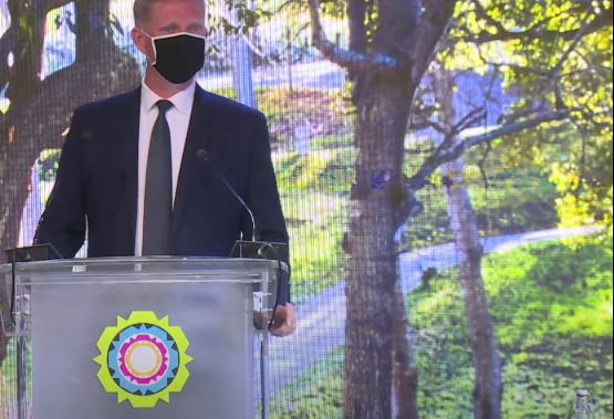 TVwithThinus's tweet photo. .@CityofCT's mayoral committee safet&amp;security member, Alderman JP Smith, addresses the city's film industry @FilmCapeTown, says he wont pronounce MC Abongile Nzelenzele's surname: "I'm not even going to try that surname, dude. It's too many vowels,too awkwardly placed."
#CTFilm21 https://t.co/1c0Z35LQy4