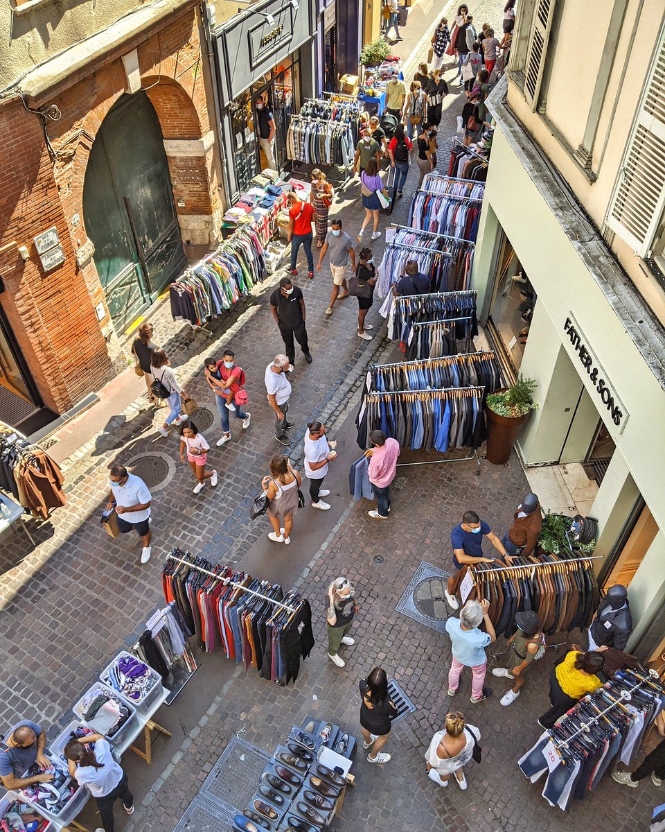 J-1 pour la grande #braderie de #Toulouse ! 🛍🛍🛍 Du 9 au 11 septembre, 3 jours pour faire de bonnes affaires dans les #commerces du centre-ville entièrement piétonnier et sécurisé pour l’occasion !