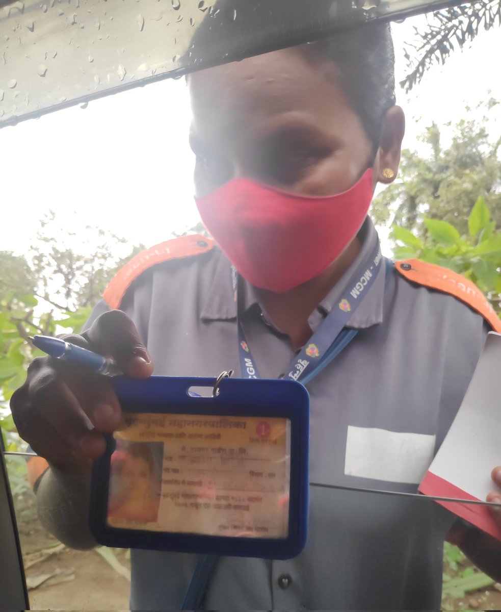 AwasareShubh's tweet photo. This is how fine is collected in #Mumbai for wearing double mask.
They are just looting people and giving dhamaki, standing infront of car and making trafic jam. Location- Andheri
@ABPNews @mybmc @CMOMaharashtra #COVID19 #Loot #radiomirchimumbai https://t.co/9B26wSLPio