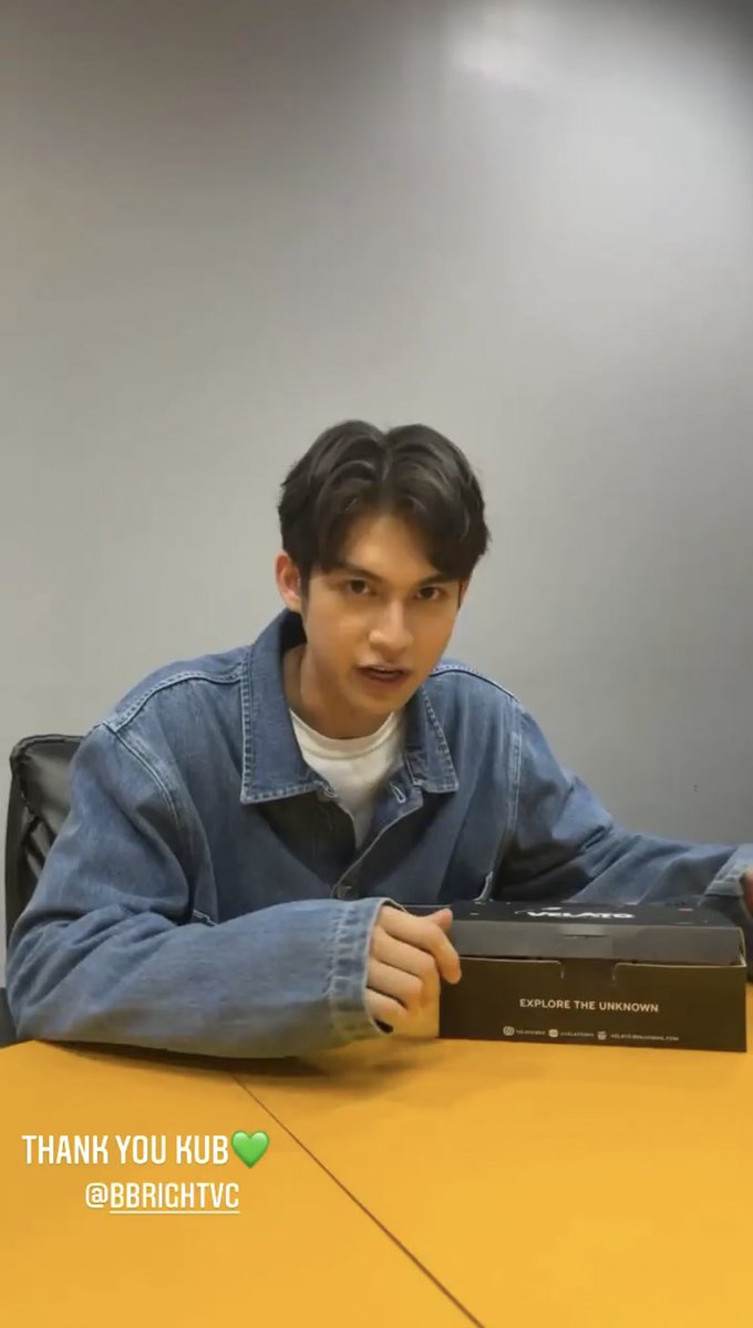 salaleyoo__'s tweet image. tapi meja nya sama kayak igs hari ini..... 😆🙈