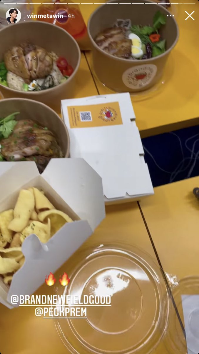 salaleyoo__'s tweet image. tapi meja nya sama kayak igs hari ini..... 😆🙈