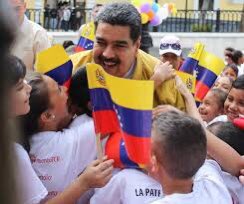 Los enemigos de la Patria no podrán con fortaleza democrática de Venezuela. Hagan lo que hagan y donde lo hagan. 

@damitaroja @RC20216 @ave_avefenix @elioseq14_ @RC20216 
@kenin_nunez @FurrialThe 
@AitanaCorcega @soldevenezuela2 

#NoPodránConMaduro 
#VacúnateYa
