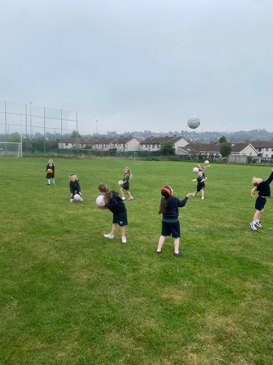 Gaelscoil na Dúglaise tweet media