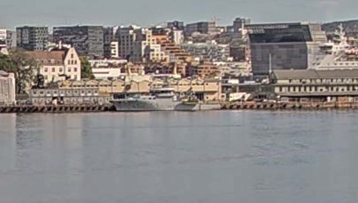 WarshipCam's tweet photo. Norwegian Inner Coast Guard Nornen-class patrol boat NoCGV Nornen (W330) in Oslo, Norway - September 8, 2021 #nocgvnornen #w330 https://t.co/tdlKQlQ5wk