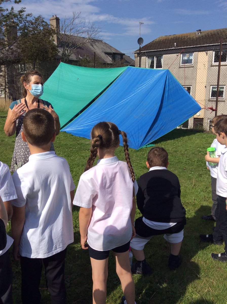 Room3woodside's tweet photo. Our first P3 Expedition to find out about Wonderful Woodside #wonderfulwoodside Rm8 @Room3woodside @woodside_school https://t.co/A1zgwJHpfC
