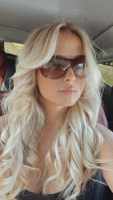 Louise Moore’s pics and videos