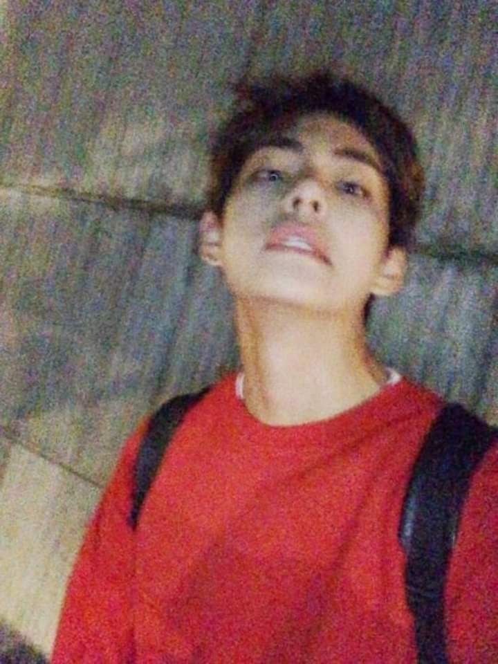 rpmxnsterx's tweet photo. "Nadie se puede ver bien en fotos borrosas"
Taehyung:
(+) https://t.co/j2vYKeToaJ