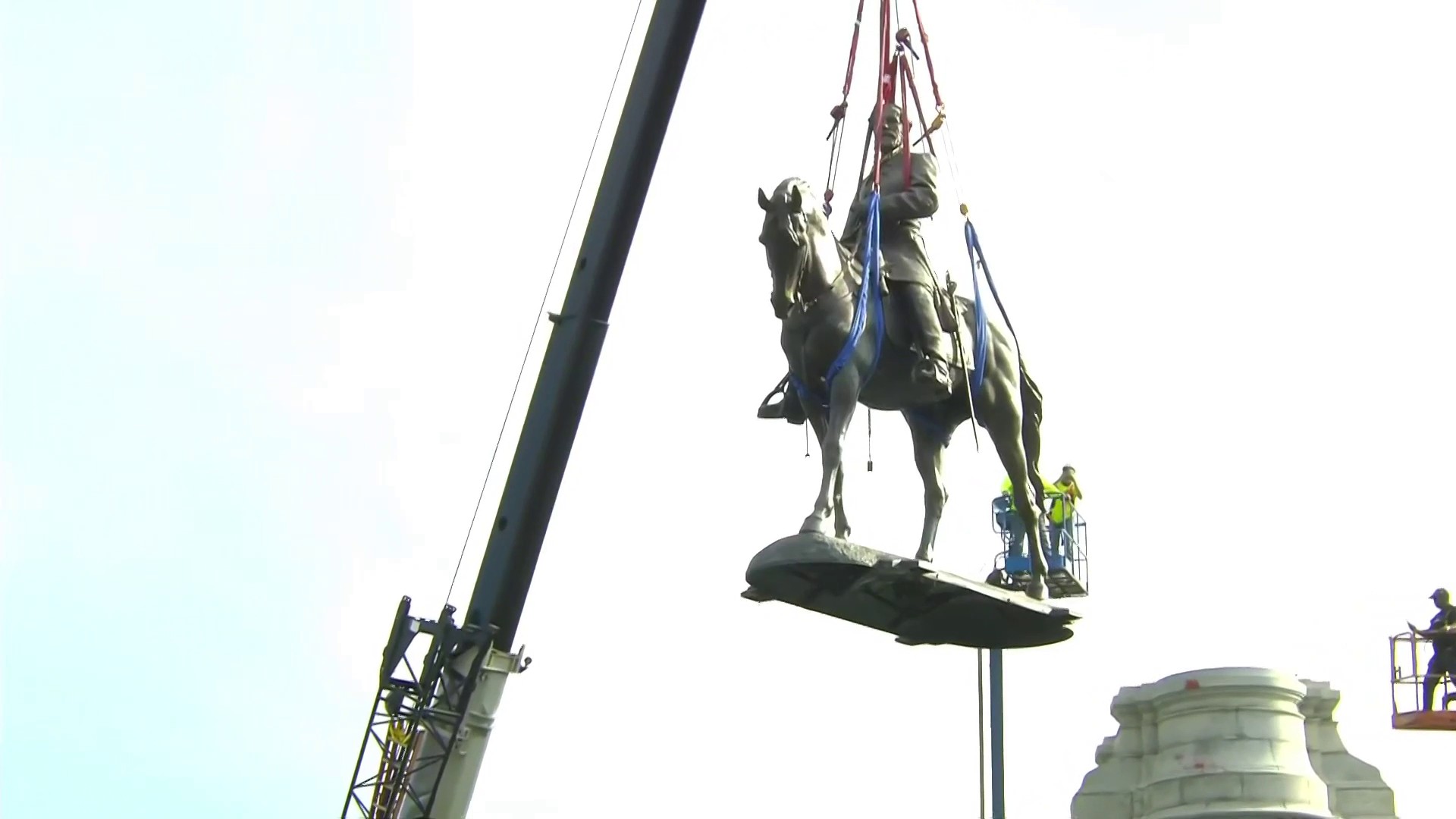 NBC News on Twitter "BREAKING Robert E. Lee statue, erected in 1890