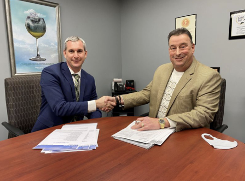 PackagingPortal's tweet photo. .@KomoriAmerica confirms @WallaceCarlson has invested in a Komori Advance Series GLX press with UV for package printing. The press is scheduled for delivery in October.
https://t.co/Lg99I5u5s3 #packageprinting #valueaddedpackaging https://t.co/q1r5FHKE5X