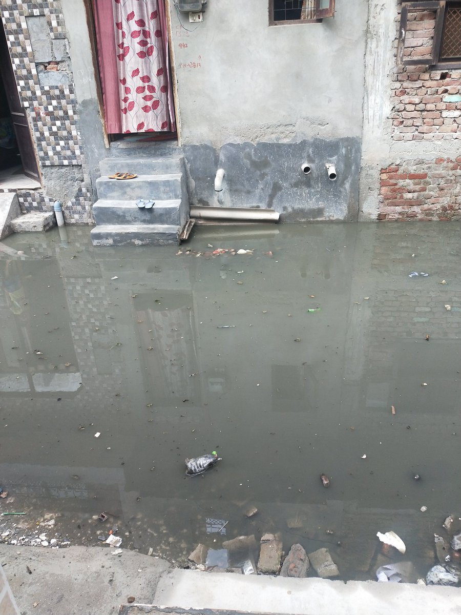 hjcma_197's tweet photo. @ArvindKejriwal Gali-10,Begumpur,New karala road,Near Hanuman Chowk-110086
Complete water blockage in street, no drainage system, old members in family, very much chances of diseases, not even able to step out from home. Resolve it. https://t.co/rHzWSf61K8