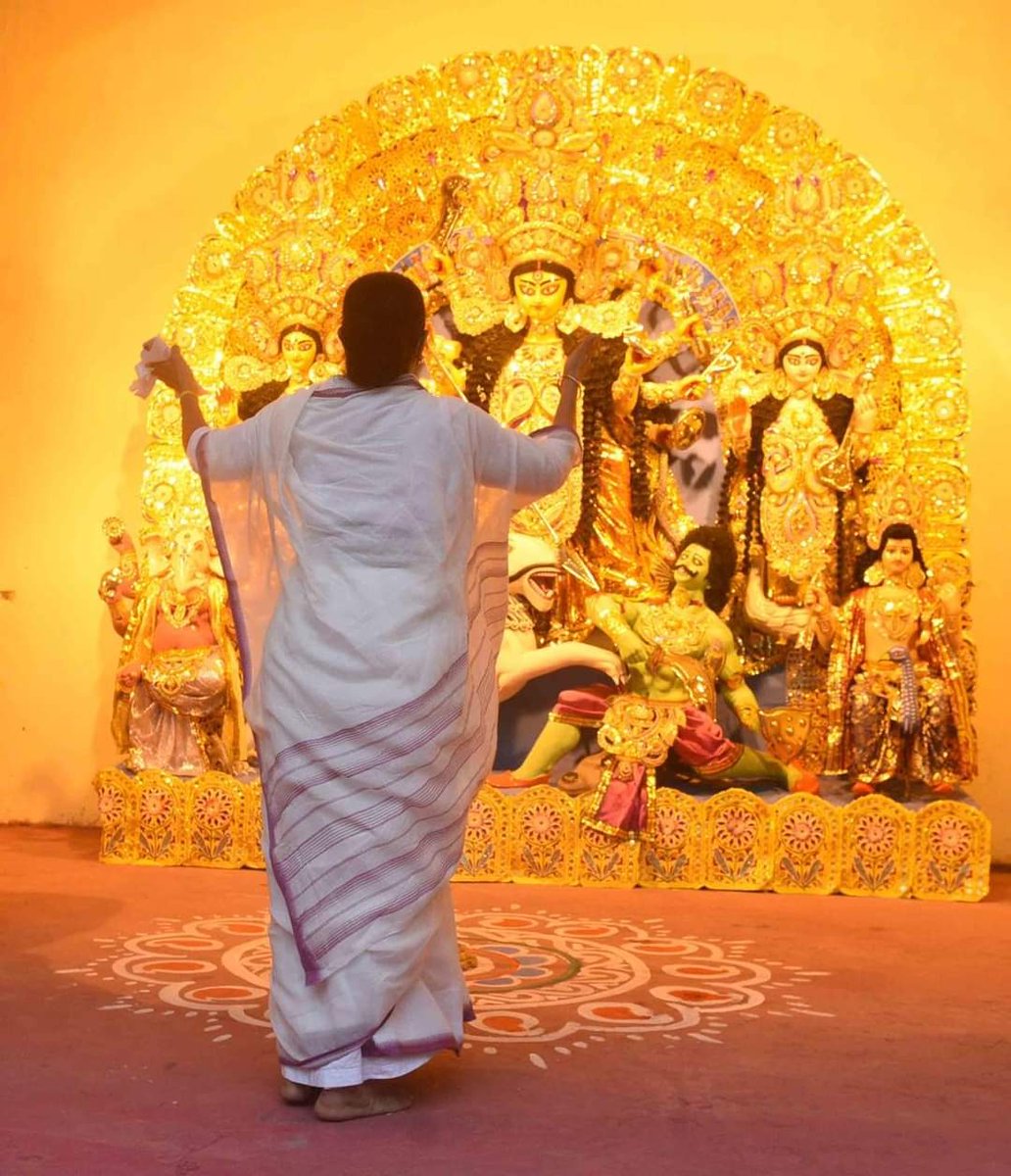 TrinankurWBTMCP's tweet photo. Durgapuja is a celebration  of international acclaim. @BJP4India has zero empathy for the millions of artisans,whose lives are dependant on the #economy of the Pujas. We must stop their hegemonic attitude,so that Hinduism surives and hindutva subsides .
#BJPInsultsMaaDurga https://t.co/3WVJdbxF65