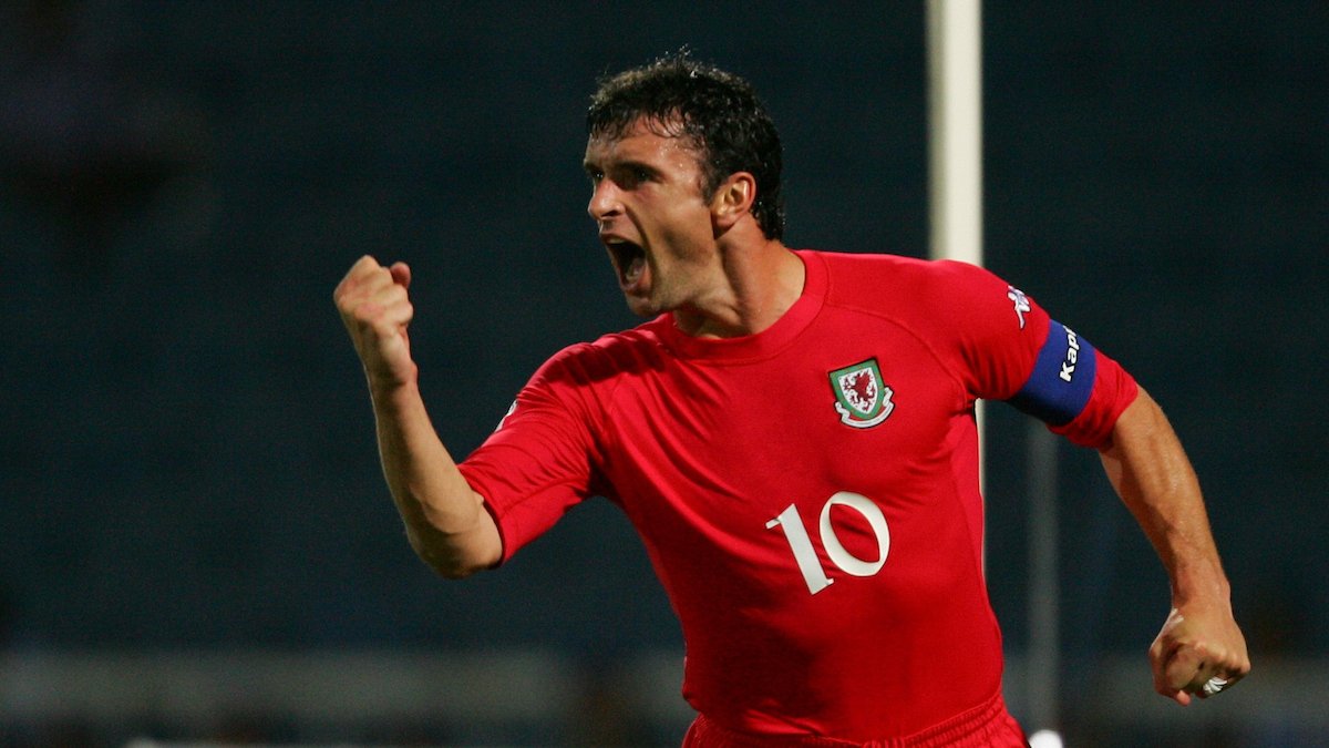 sgorio's tweet photo. Cofio Gary Speed heddiw i nodi beth fyddai wedi bod ei benblwydd yn 52 oed. 

🏴󠁧󠁢󠁷󠁬󠁳󠁿 https://t.co/9FvqEl9o3d