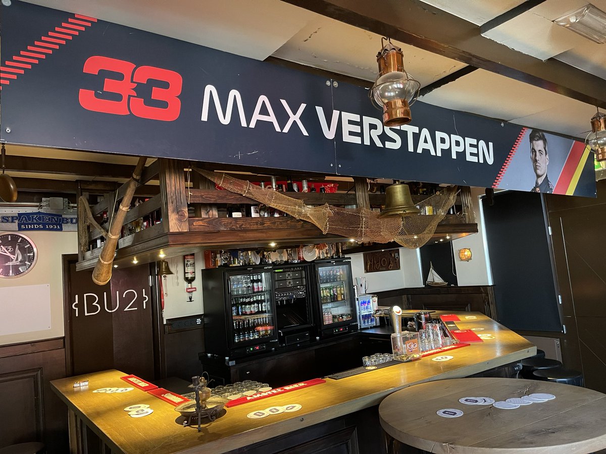EetCafeBU2's tweet photo. Als Max Verstappen in Monza zijn pit bord zoekt...hij hangt bij ons in het café. https://t.co/9BRHZoT2Hn