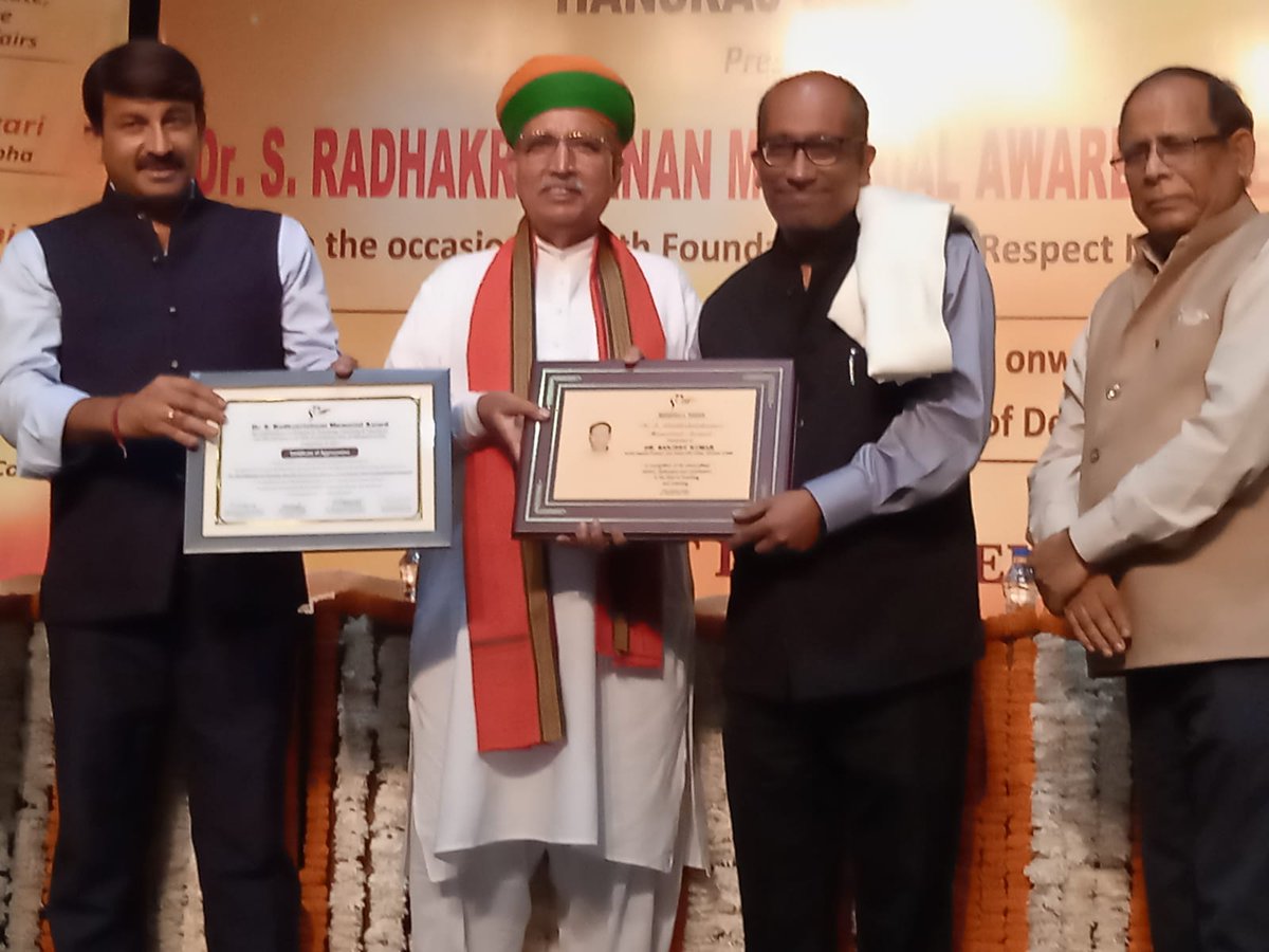 avaam_official's tweet photo. In Professor Sanjeev's words - "No words to express my sincere gratitude to all my students from whom I keep learning and evolving."
We're proud as much as glad to have you as our mentor Dr. Sanjeev Kumar. https://t.co/O0JgRwCjcL