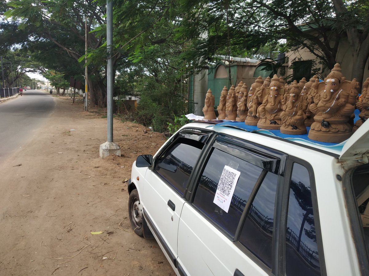 deebackali's tweet photo. This is how our @_DigitalIndia transforming a common man's life &amp; income at muthanankualam Cbe, youngster selling ganesha 
Thank you @narendramodi ji
@svembu
@annamalai_k @ChanakyaaTv @RangarajPandeyR 
Happy vinayakar chaturthi https://t.co/lro540CqlB
