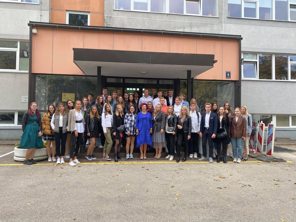 RTU_SESMI's tweet photo. Ir pagājusi nedēļa kopš mācības ir uzsākuši profesionālā bakalaura studiju programmu "Uzņēmējdarbības loģistika" un "Starptautisko ekonomisko sakaru vadīšana" 1.kursa studenti. Vēlreiz sveicam studijas uzsākot un novēlam nezūdošu motivāciju! https://t.co/ZwZSlAj5Iw