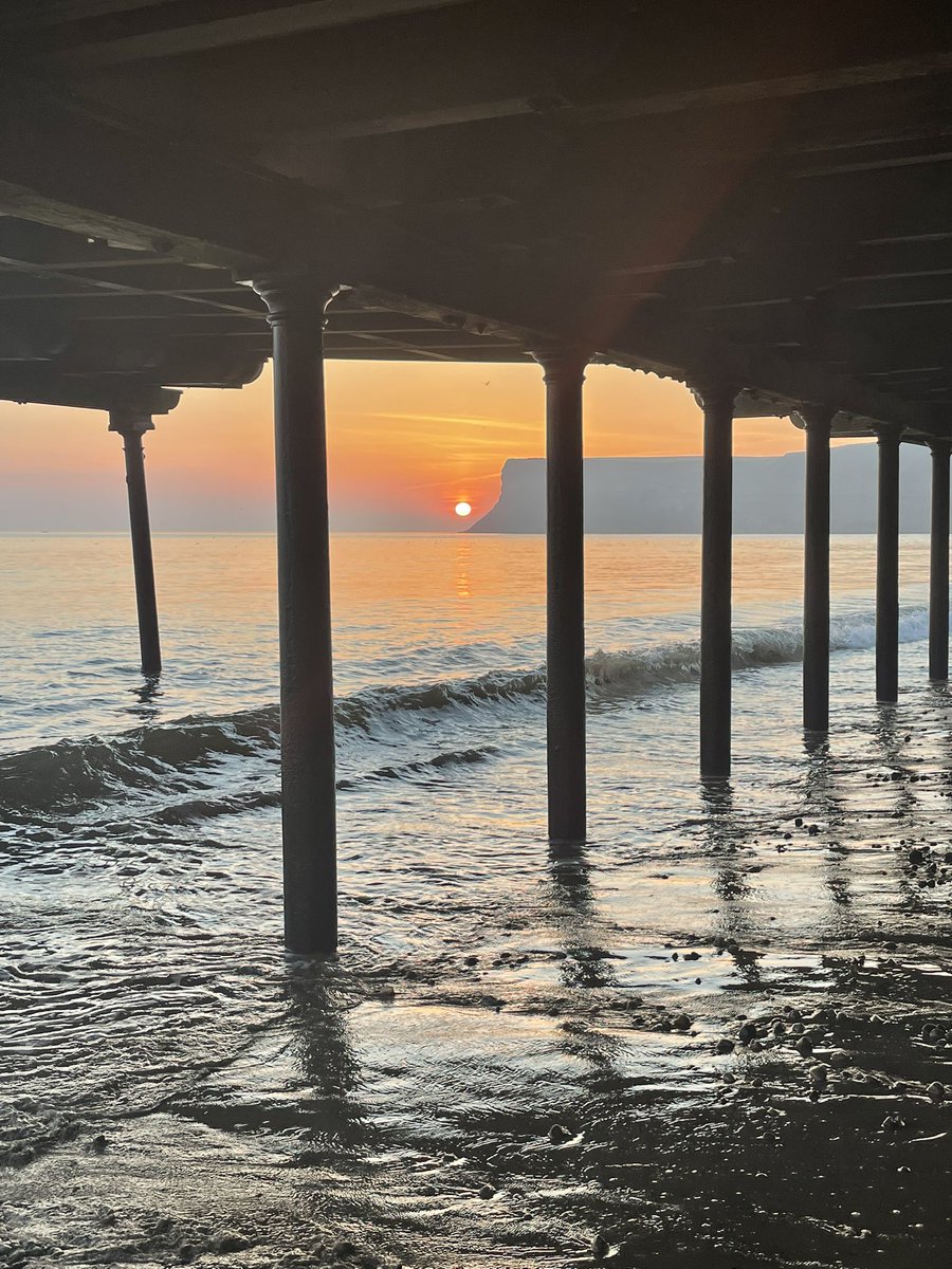 thestirlandapp's tweet photo. What’s not to love about a #saltburn #sunrise #grateful #grimupnorth #thosewhoknow #itsoursecret https://t.co/EuWkbX2Xox