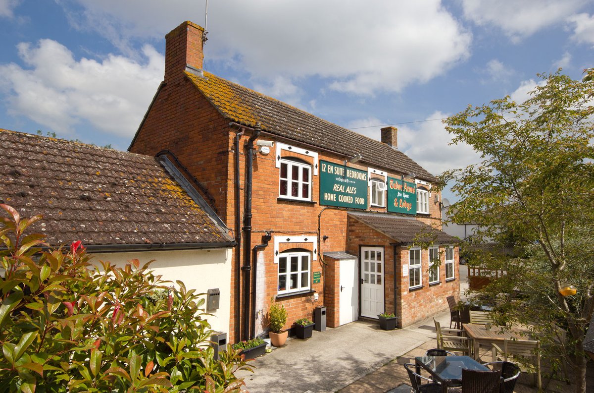 For a delicious meal, a friendly atmosphere and a refreshing drink, The Tudor Arms cannot be beaten! For Menu’s and booking go to thetudorarms.co.uk or give us a call on 01453 890306. We look forward to seeing you soon!