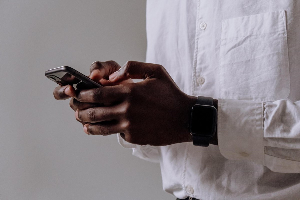 DigitalNomadsHb's tweet photo. Check out the latest blog post (with source) on DigitalNomadsHub: "Easiest Ways To Protect Your Social Media Accounts" - https://t.co/KHwHWy2v63 
#digitalnomad #travel #remotework #investing #freelancing #DigitalNomadsHb https://t.co/aXeJmiatkq