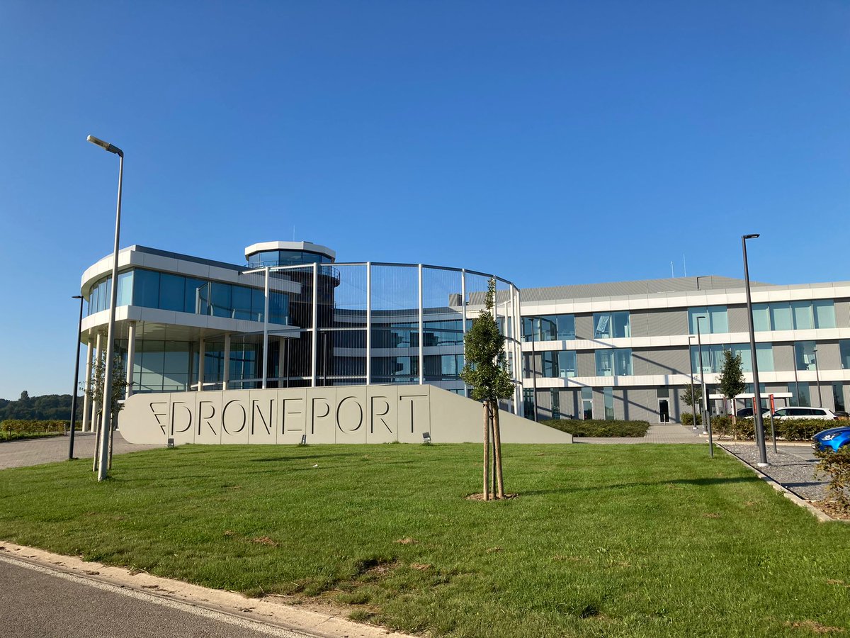 🤩 What a great kick-off of our #IGARSS2021 #summerschool!

Ready for 3 days of technical lessons, practical trainings and demos with these young researchers interested in #drone-based #remotesensing? 👩‍💻💪

<a href="/VITO_RS_/">VITO Remote Sensing</a>  <a href="/KMS_ERM_RMA/">KMS_ERM_RMA</a> <a href="/URC_UGent/">UAV Research Centre UGent</a> <a href="/Bart_Deronde/">Bart Deronde</a> <a href="/BelgianEO/">Belgian Earth Observation</a> <a href="/IEEE_GRSS/">IEEE Geoscience and Remote Sensing Society</a>