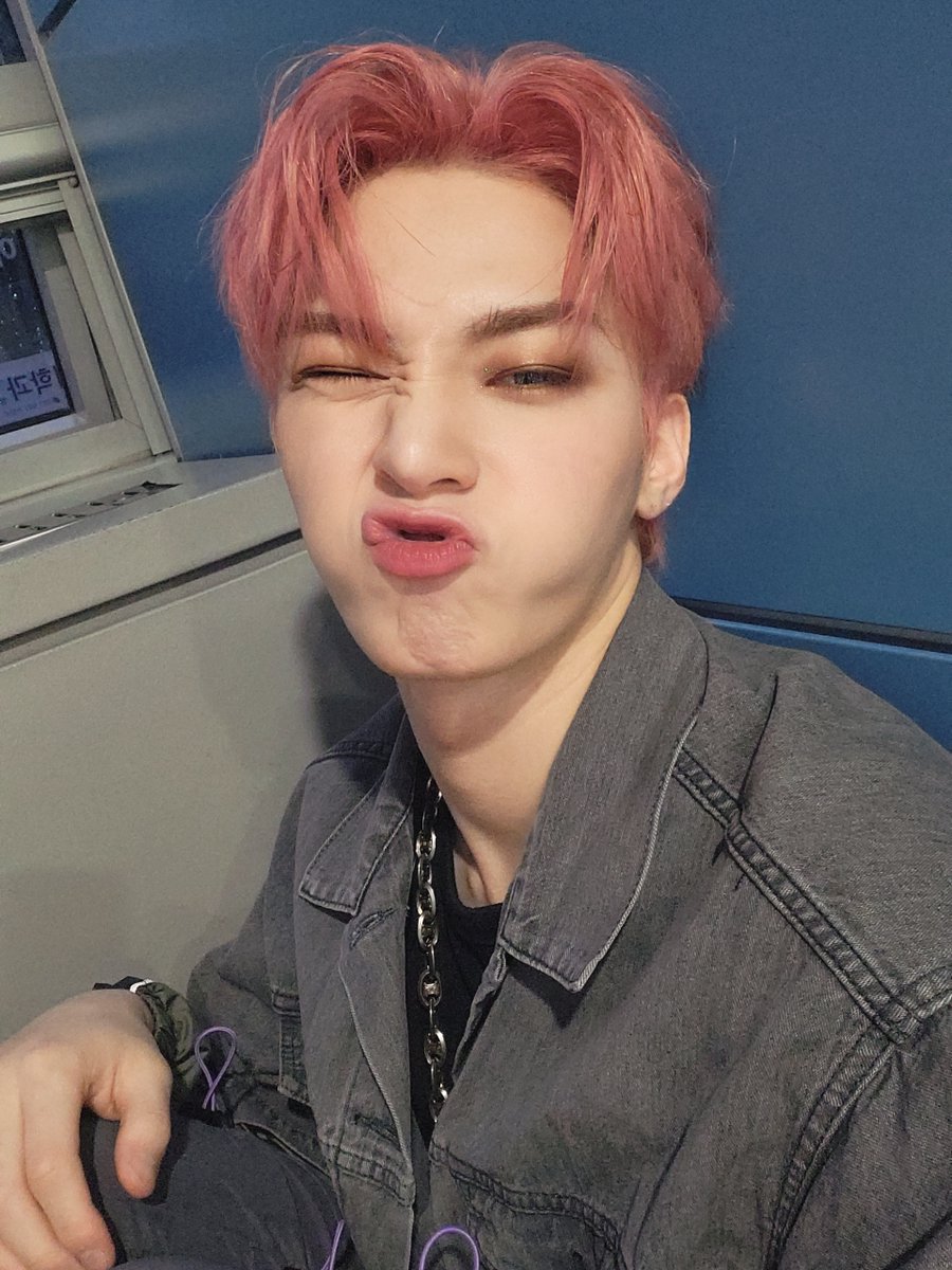 OmegaX_members's tweet image. [#OX]

쇼챔 사랑해요ㅎㅎ
내일도 기대해줘야해요 포엑♡♡♡

#OMEGA_X #오메가엑스 #한겸