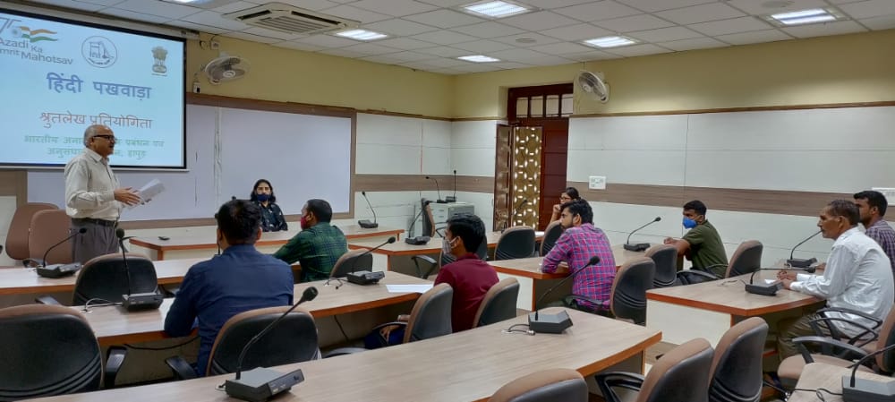 igmrihapur's tweet photo. संस्थान में "हिंदी पखवाड़ा" के अंतर्गत आज दिनांक 08.09.2021 को एम.टी.एस. स्टाफ के लिए श्रुतलेख प्रतियोगिता का आयोजन किया गया l श्रेष्ठ 3 प्रतिभागियों को पुरस्कार हेतु चयनित किया गया l 
#IGMRI

@Secretary_DFPD @fooddeptgoi https://t.co/3wmaSWpjhs