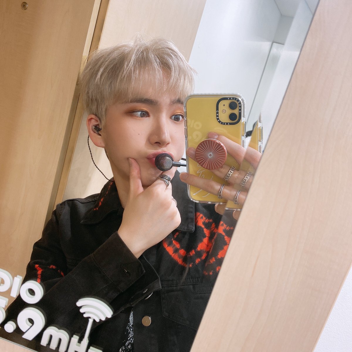 OmegaX_members's tweet image. [#OX]

쇼챔피언도 완료!!!!! 
하루하루가 행복하다 포애기들 덕분에👍☺

#OMEGA_X #오메가엑스 #KEVIN