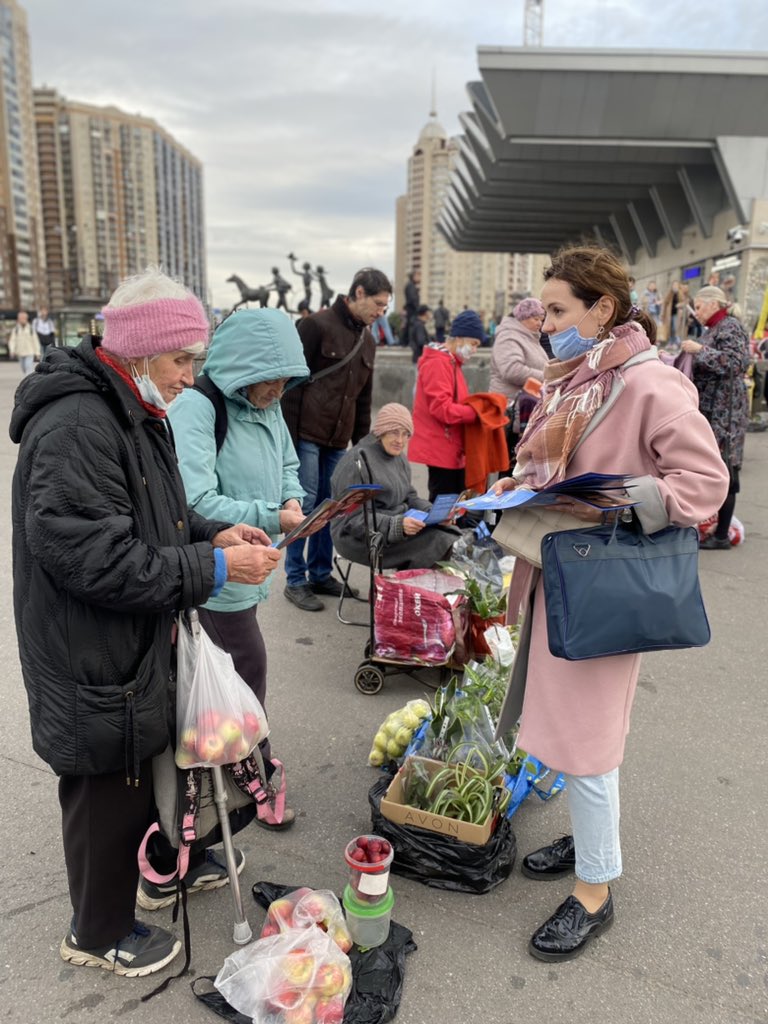 Буклеты с моей предвыборной программой можно получить возле метро «Пионерская», «Комендантский проспект», у парка «Озеро Долгое», на углу улицы Репищева и Вербной. #КомандаАнныЗамараевой