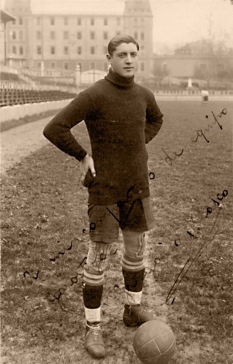 Athletic_en's tweet photo. 🔴⚪💚 #BasqueDiasporaDay

🇲🇽 Gregorio Blasco's father, former #AthleticClub keeper Gregorio Blasco, moved to Mexico in 1938 after touring the world with Euzkadi during the Spanish Civil War. Gregorio Jr co-founded @PenaMexicoAC in 1998, and has been its president ever since. https://t.co/xa8Fj4nmzo
