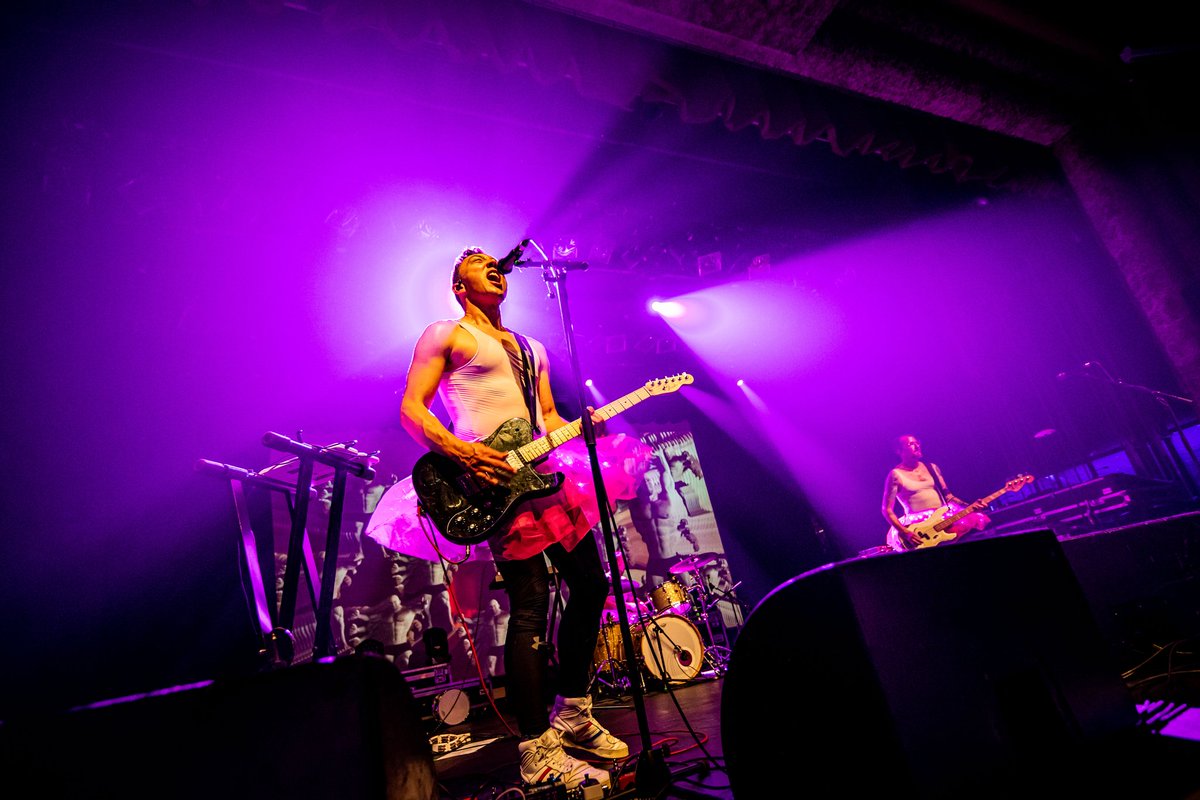 Dream work memories with <a href="/Regurgitators/">Regurgitator</a> Quan and Ben rockin dem hot pink tutus with fairy lights sewn in ..... #musicindustrystylist #costumiere 
<a href="/TheTivoliBris/">The Tivoli</a> <a href="/somefx/">Some FX</a> 📸