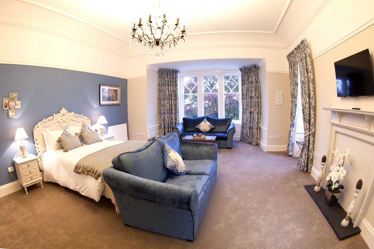 Inglewood House (@inglewood_house) on Twitter photo Our magnificent Alloway Suite...
From the Gaelic 'Aull Waeg' meaning 'the way to the sea', the origins of the town name of Alloa!
Book a luxury #staycation in one of our beautiful bedrooms online today!
<a href="/VisitScotNews/">VisitScotland News</a> #DiscoverClacks Our magnificent Alloway Suite...
From the Gaelic 'Aull Waeg' meaning 'the way to the sea', the origins of the town name of Alloa!
Book a luxury #staycation in one of our beautiful bedrooms online today!
<a href="/VisitScotNews/">VisitScotland News</a> #DiscoverClacks
