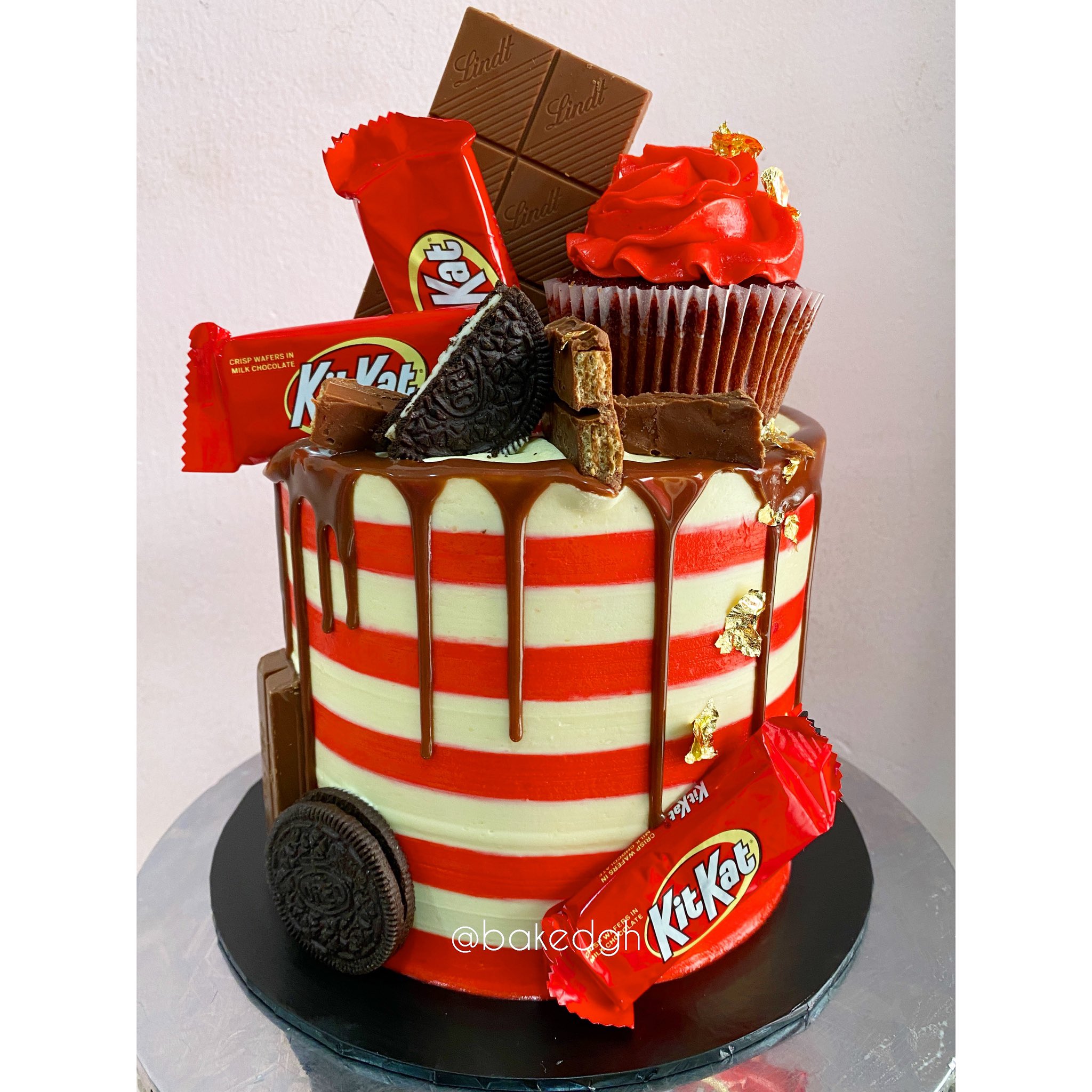 Discover 140+ kit kat basket cake best awesomeenglish.edu.vn