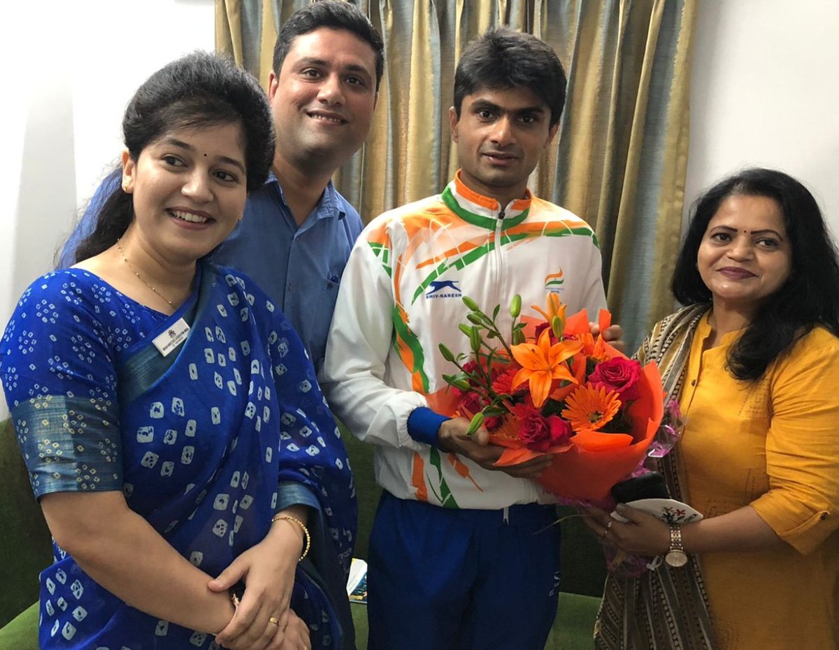 IIA_NOIDA's tweet photo. Congratulating the Olympic Medalist, Suhas LY, DM Gautam Budh NagarUnder the representation of IIA Noida Chapter Chairman, Shri Rahul Jain, warm wishes were sent to Shri Suhas LY, District Magistrate- Gautam Budh Nagar on winning Silver Medal at Tokyo Para-Olympics.
#dmgbn #iia https://t.co/b3mp9KAjfd