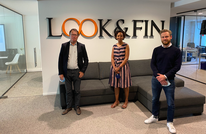 LookAndFin's tweet image. La Secrétaire d'Etat, @barbaratrachte en visite chez nous hier pour parler Crowdlending et Prêt Proxi ! Merci @VOKA_Metrop d'avoir rendu possible cette rencontre ! #workingtogether loom.ly/pXK4IEg