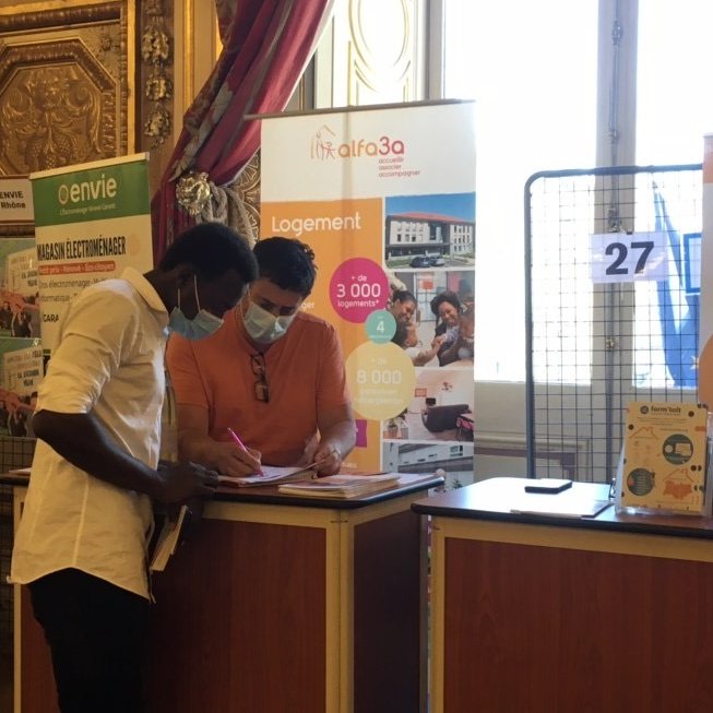 Alfa3a_Asso's tweet photo. EN DIRECT - Retrouvez-nous en ce moment au Salon du #logement pour les #jeunes de #lyon, organisé par @cllajlyon  à l'Hôtel de @villedelyon  

@metropole @Macif @SACVL @Caf69_actus @VilogiaGroupe @ActionLogement 

#étudiant #actionsociale #logementpourtous https://t.co/9j8g0cH5zr