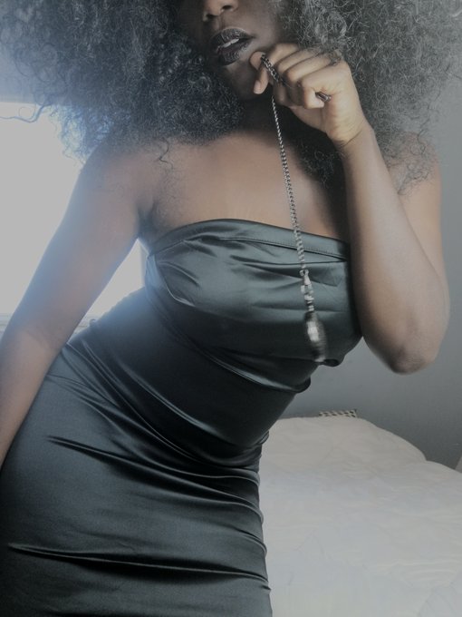 ~ I'm hypnotic, sexy and french wich makes it even sexier obviously  ~ Je suis hypnotique, sexy et ce