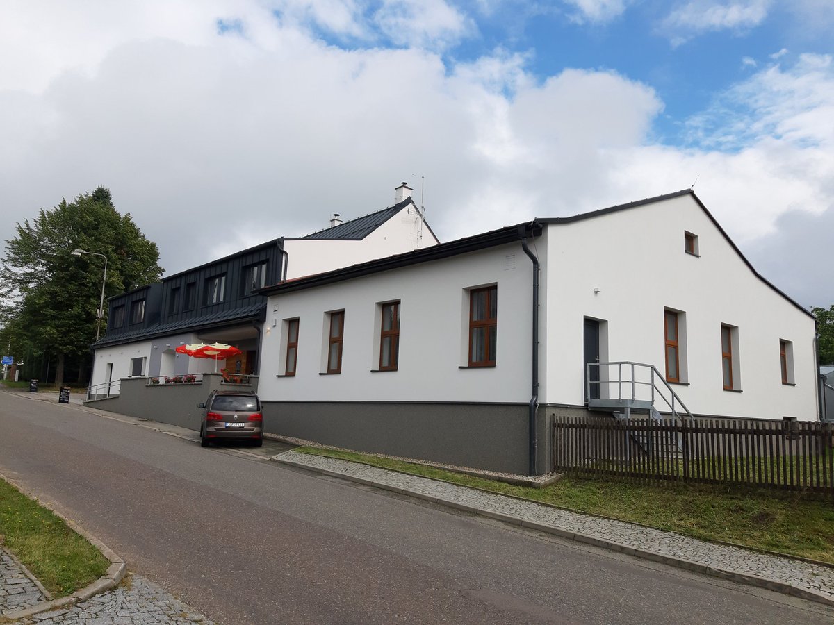 Obec Bystré v Orl.h. má opět nejen fungující hostinec,ale i dobrý sál pro kulturní akce a prostory pro zkoušení dětského divadelního souboru.Jsem rád, že jsme pomohli a obec Bystré v Orl.h. mohla díky financím z <a href="/hkregion/">Královéhradecký kraj</a> celou akci zdárně dokončit.Zastavte se na oběd nebo na 🍻.