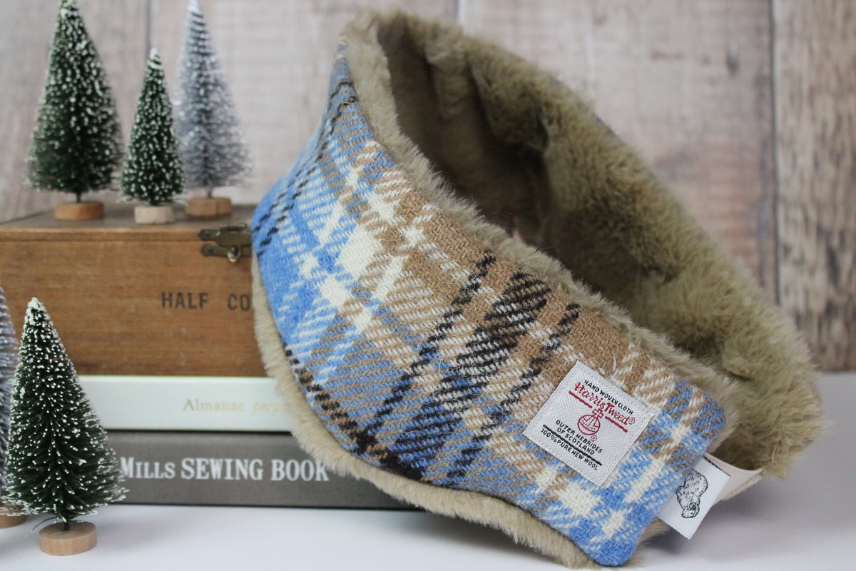 last pair or super cosy ear-warmers left! Only £12.50!
Link to shop:
etsy.com/uk/shop/paulin…
#Sales 
#harristweed
#closingdownsale