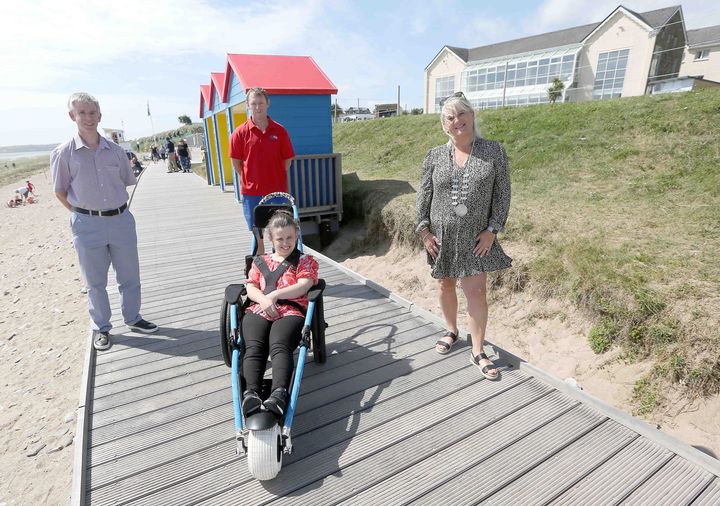 Youghal Beach Wheelchair will be available for use 7/7 up until ’22 Lifeguard season, by kind offer from Barry Power, Manager of club Vitae Leisure Centre, Quality Hotel, Youghal. Please share this information across your social media platforms.