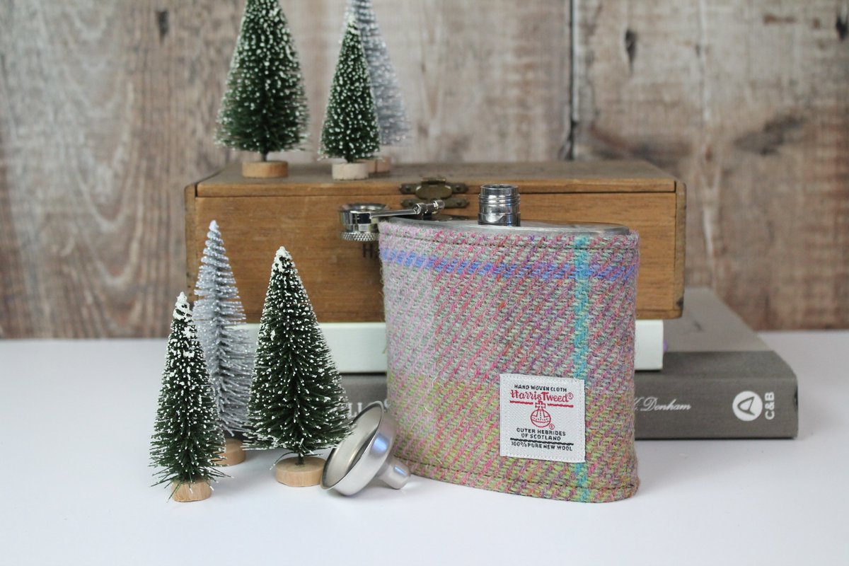 Last few Harris Tweed hip flasks remaining. Only £12.50! They come gift boxed too, so make excellent presents. Link to shop:
etsy.com/uk/shop/paulin…
#sale 
#harristweed
#hipflask
#gifts