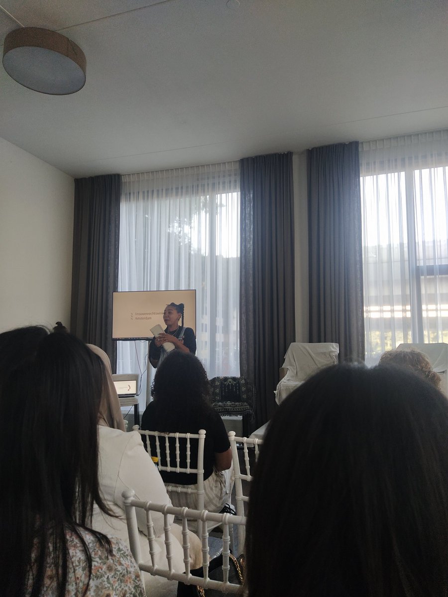 Met een rake spoken word voordracht van Roziena Salihu