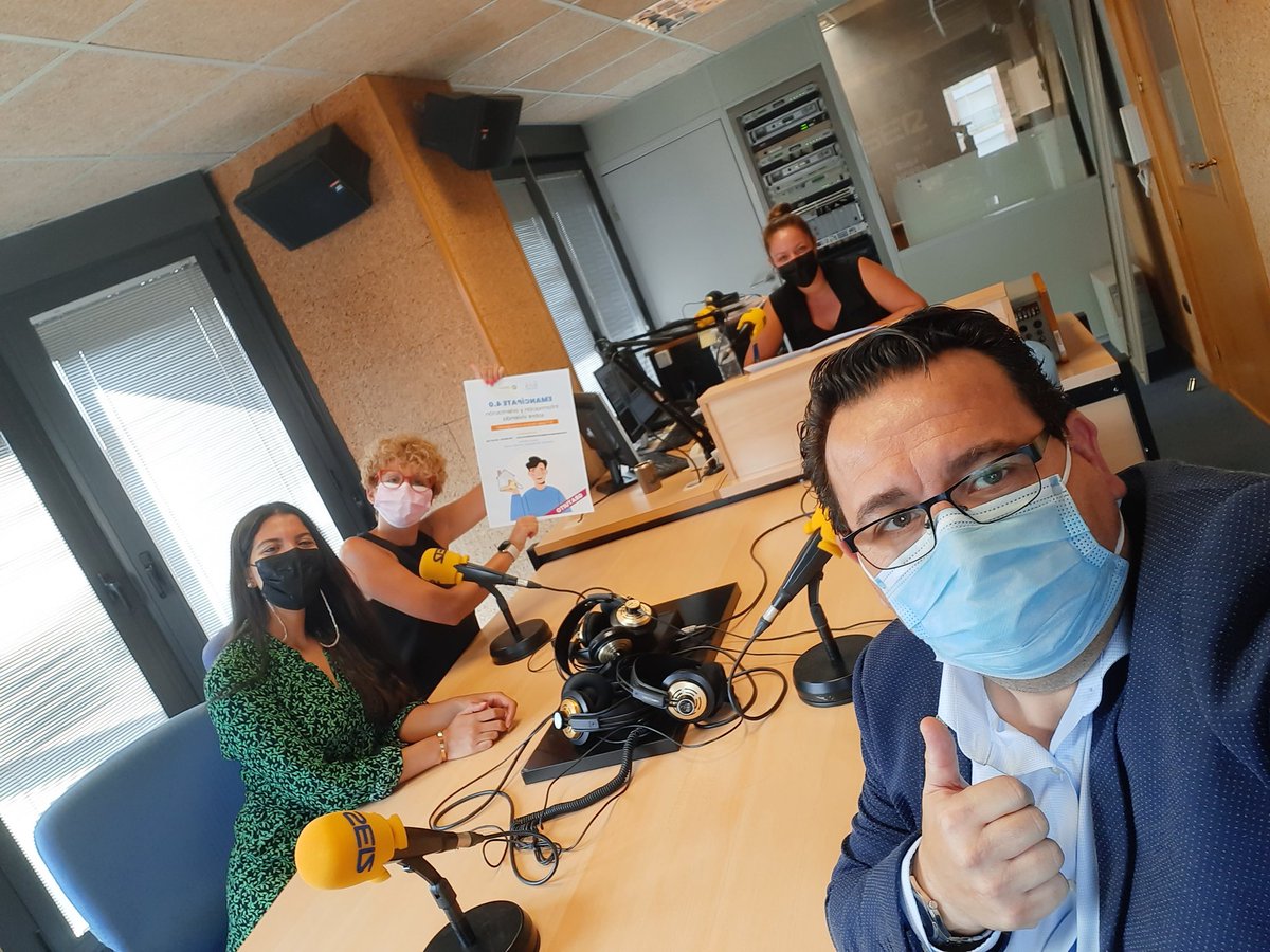 🎤 3...2...1... ¡En antena!

😁 He estado en <a href="/RadioRioja/">Radio Rioja</a> #Calahorra con <a href="/Esti_Puy/">Esti Puy</a> presentando "Emancipación 4.0" que lidera el @CJCalahorra con el apoyo económico de <a href="/irjjuventud/">IRJ</a>

🏡 Proyecto de #EmancipaciónJuvenil de asesoramiento e información de jóvenes.

#JóvenesResponsables