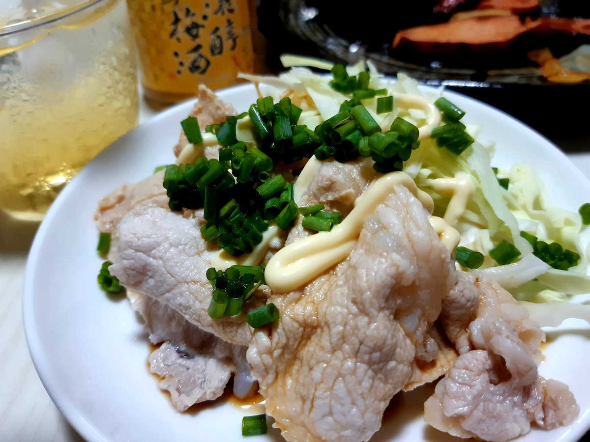 まよちゃん 冷しゃぶ で 日の出みりん さんの 糖質０料理清酒 をお湯にたして 豚肉をさっと 湯通しました お肉の 臭みもきえて 旨味が一段と ひきたちますね 美味しくでよかった 料理好きな人と繋がりたい ツイッター晩酌